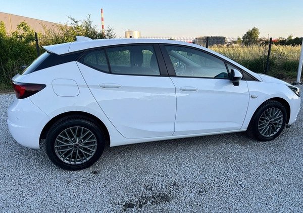 Opel Astra cena 44999 przebieg: 108000, rok produkcji 2017 z Czechowice-Dziedzice małe 742
